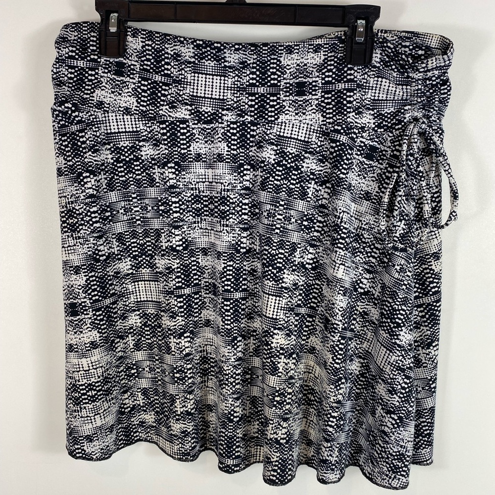 Soybu black print elastic waist skirt large